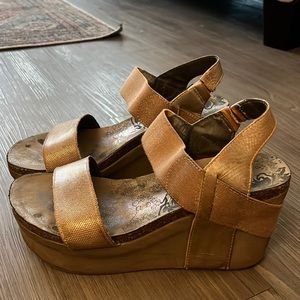 OTBT Bushnell Platform Wedge Sandals in Pewter Size 8.5